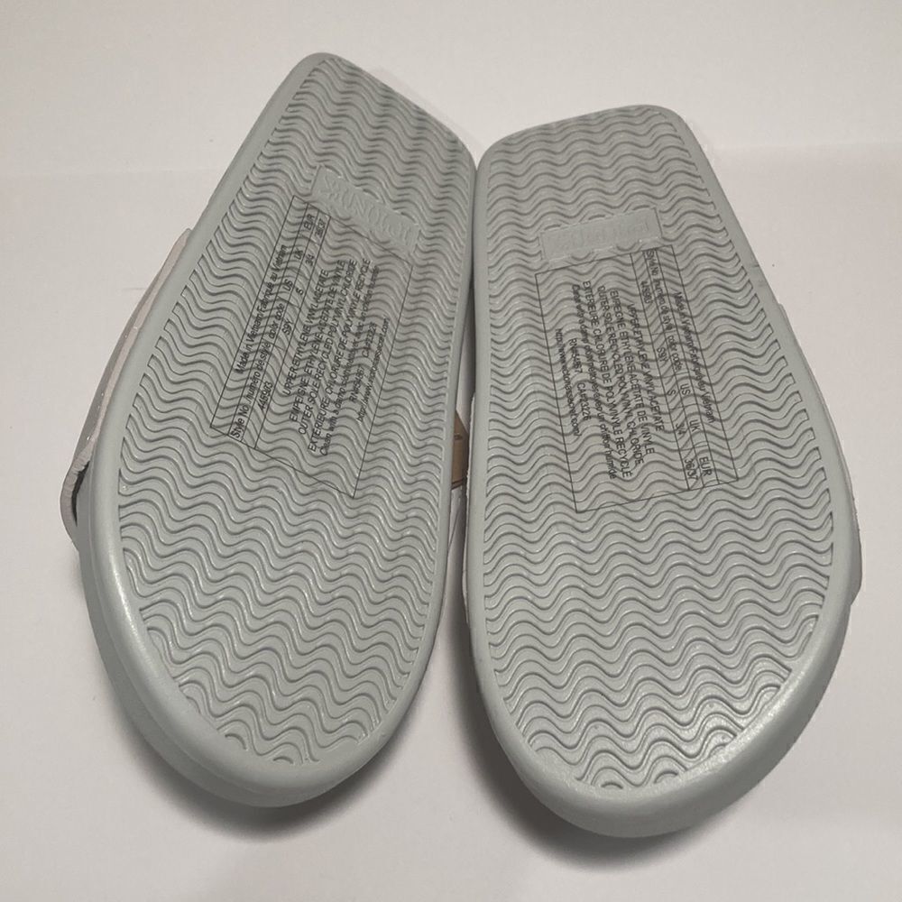 Nwt Pink Victoria’s Secrets slides - Picture 2 of 2